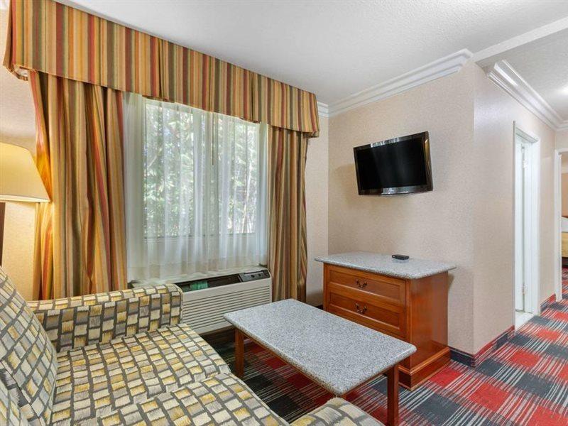 Quality Inn & Suites Oceanside Near Camp Pendleton Eksteriør billede