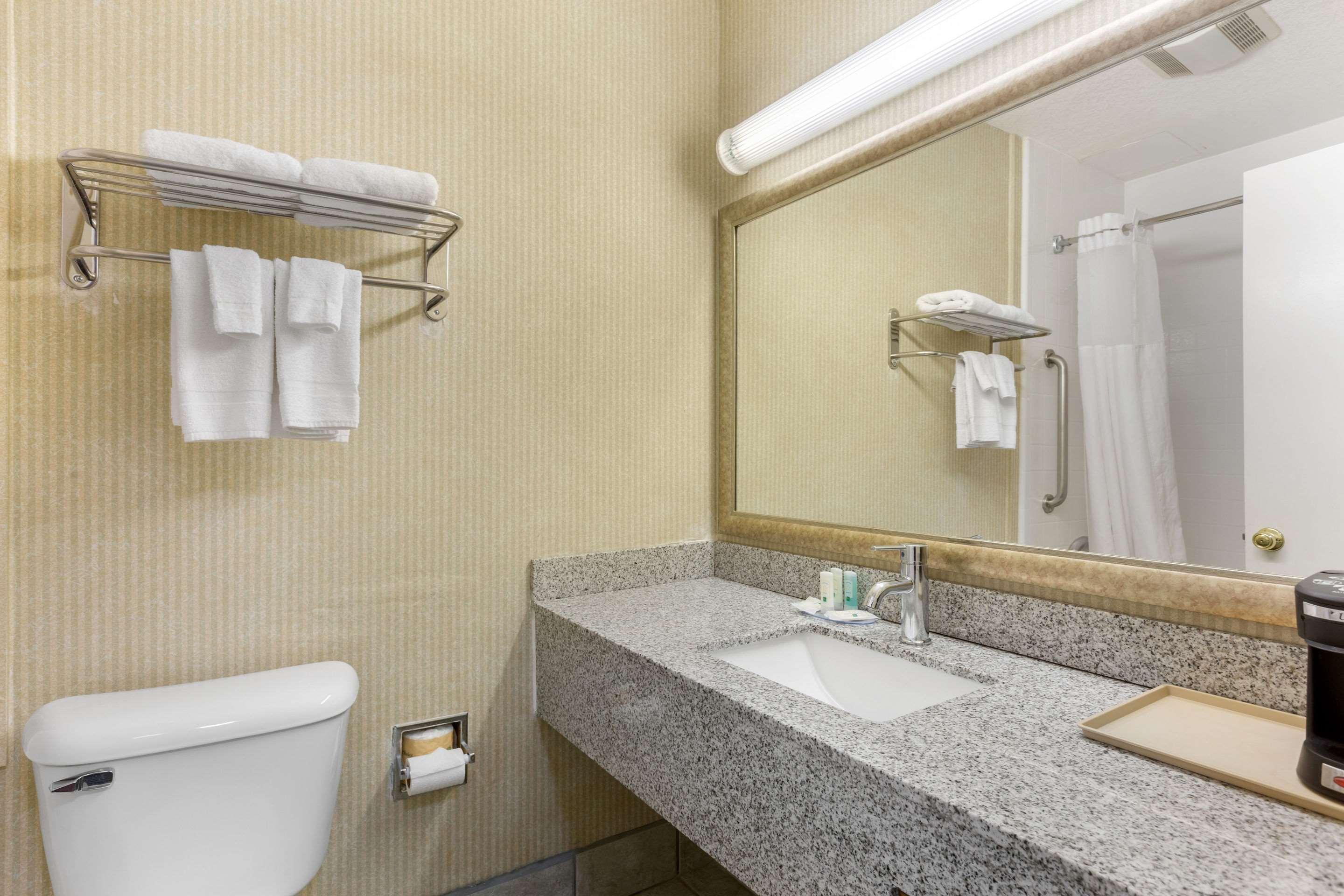 Quality Inn & Suites Oceanside Near Camp Pendleton Eksteriør billede