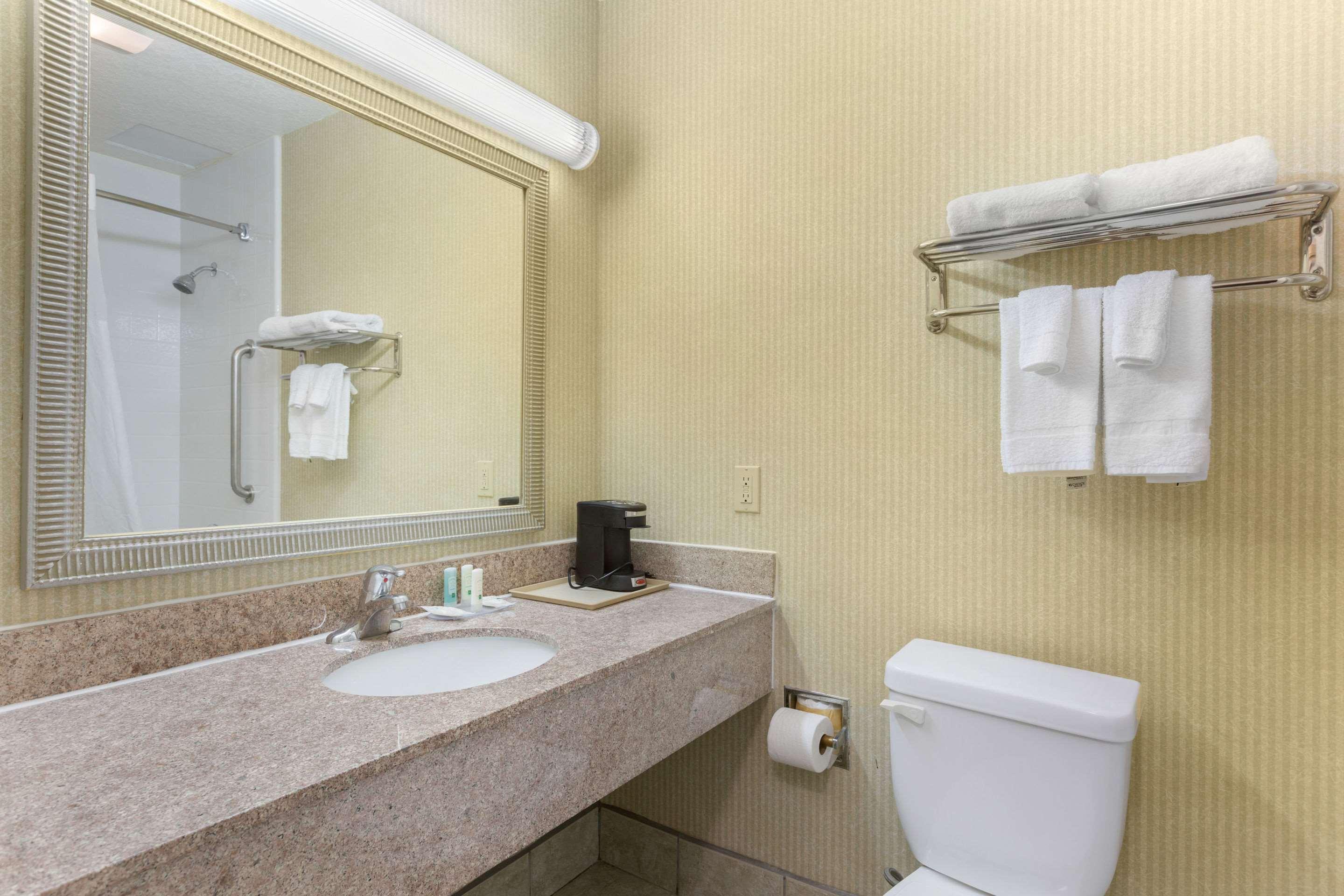 Quality Inn & Suites Oceanside Near Camp Pendleton Eksteriør billede