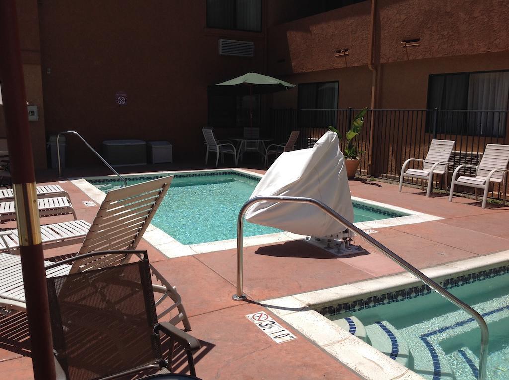 Quality Inn & Suites Oceanside Near Camp Pendleton Eksteriør billede