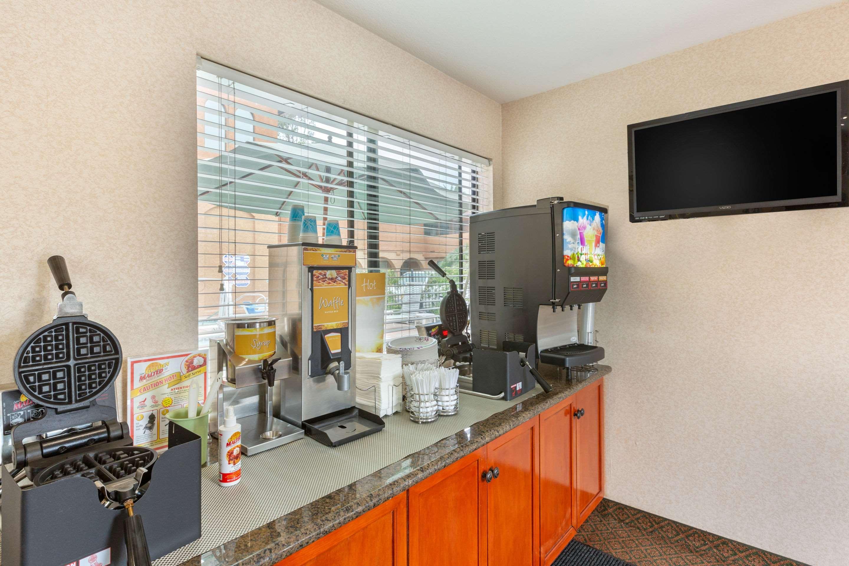 Quality Inn & Suites Oceanside Near Camp Pendleton Eksteriør billede