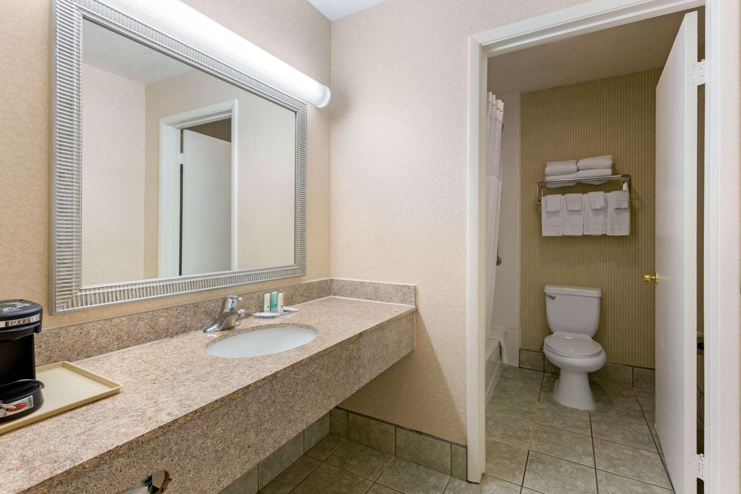 Quality Inn & Suites Oceanside Near Camp Pendleton Eksteriør billede