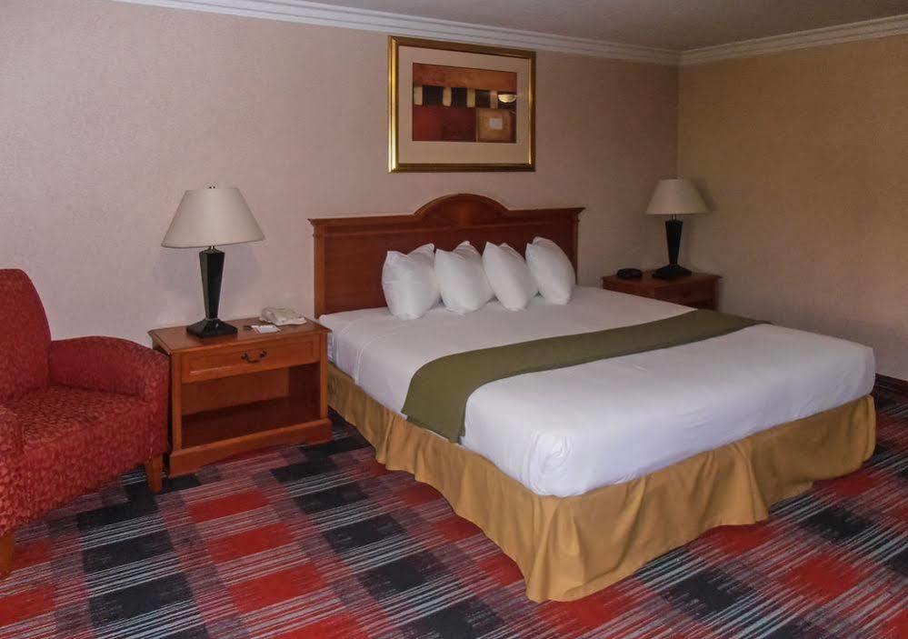 Quality Inn & Suites Oceanside Near Camp Pendleton Eksteriør billede